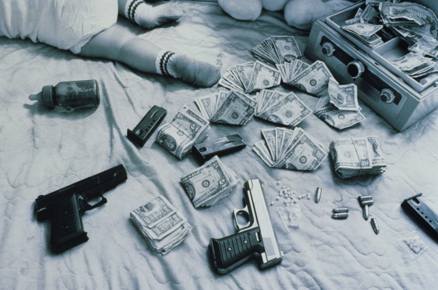 Деньги оружие машины. Оружие и наркотики. Стволы и деньги. Деньги оружие наркотики.