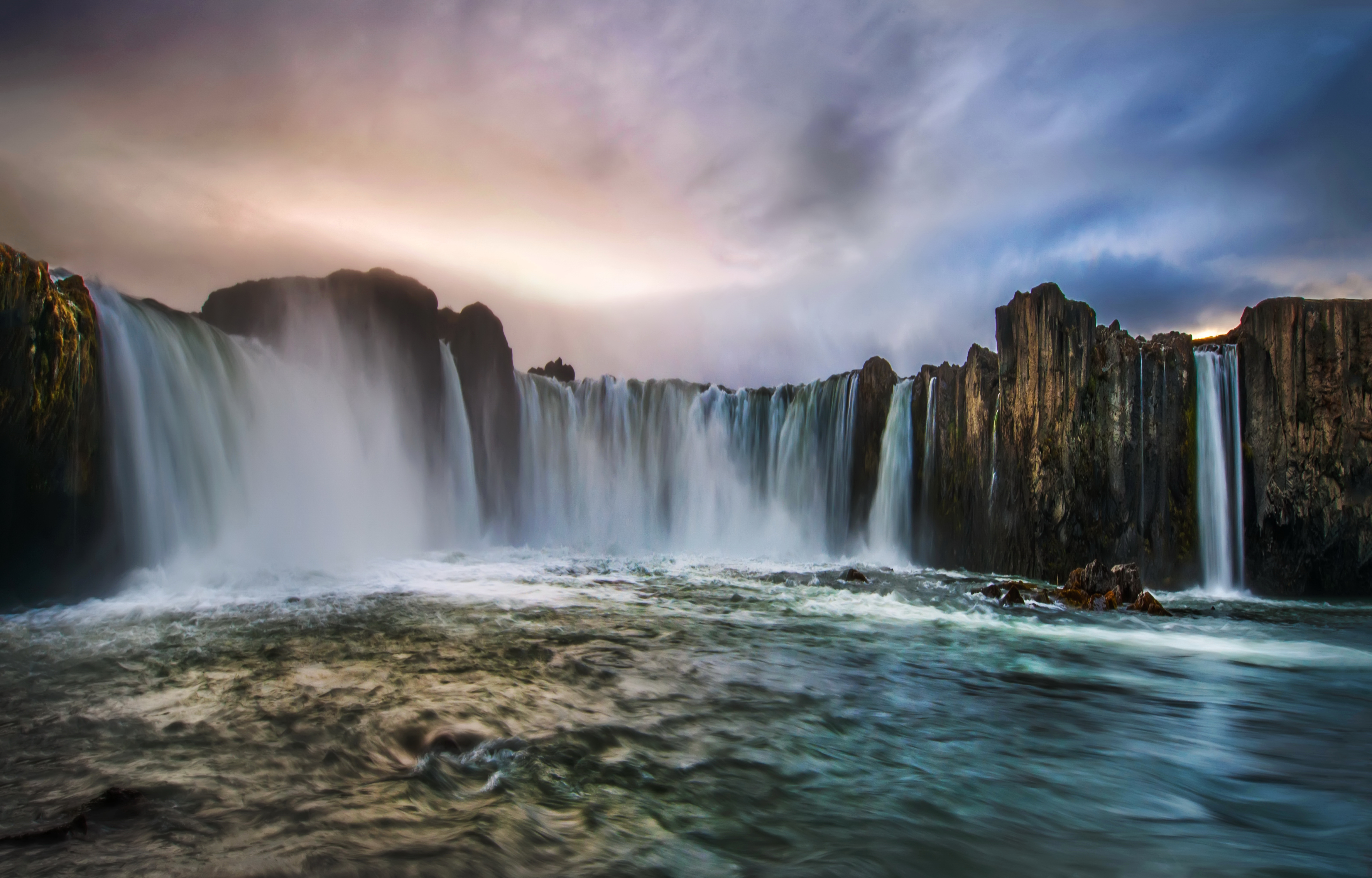 Водопад. Водопад Годафосс, Исландия. Водопад Годафосс, Исландия на закате. Водопад Годафосс Исландия живопись. Обои водопад.