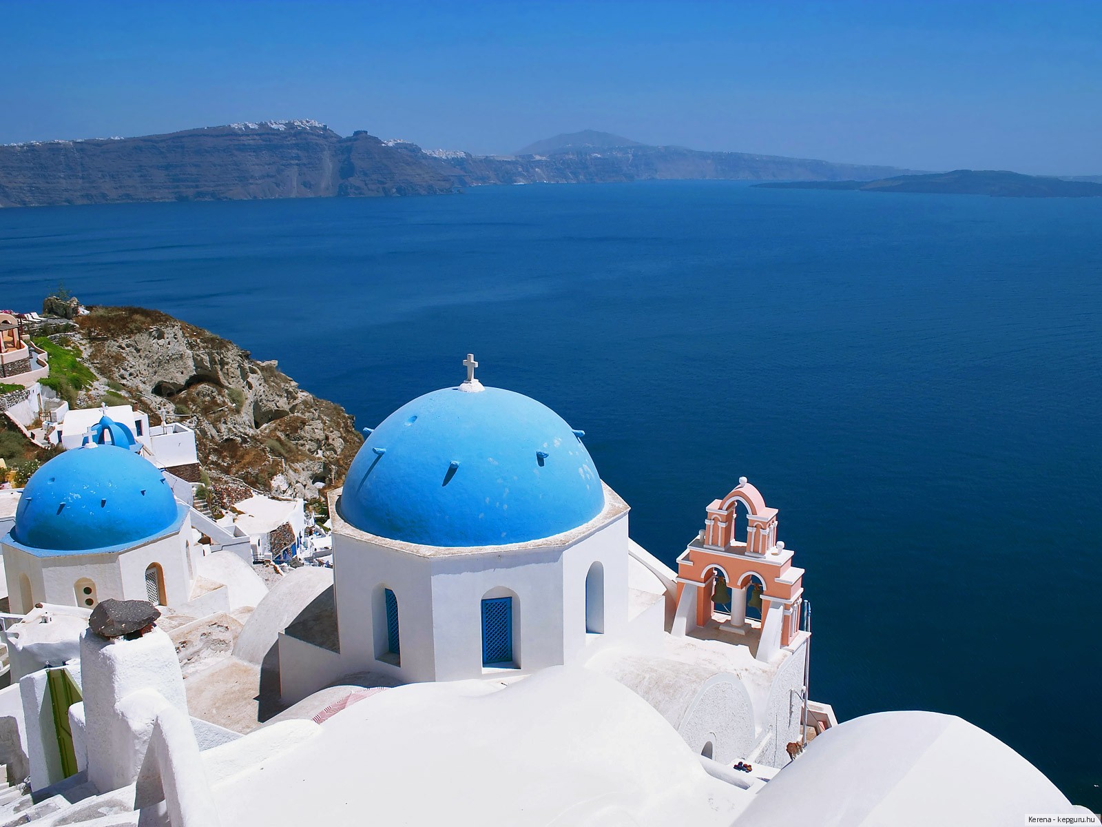 Автобусные туры в грецию. Санторини город. Греческий остров с голубыми крышами. Санторини фото. Обои на рабочий стол Греция.