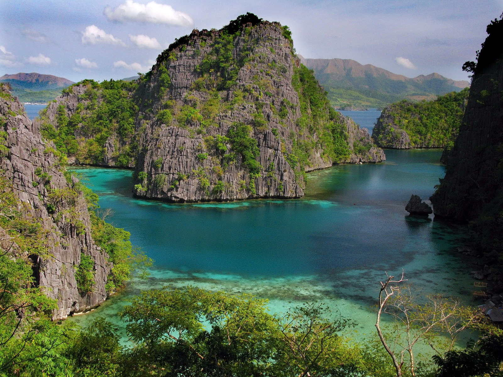 Что такое филиппины. Палаван Филиппины. Природа острова Палаван. Горы Палаван. Филиппинский остров Палаван.
