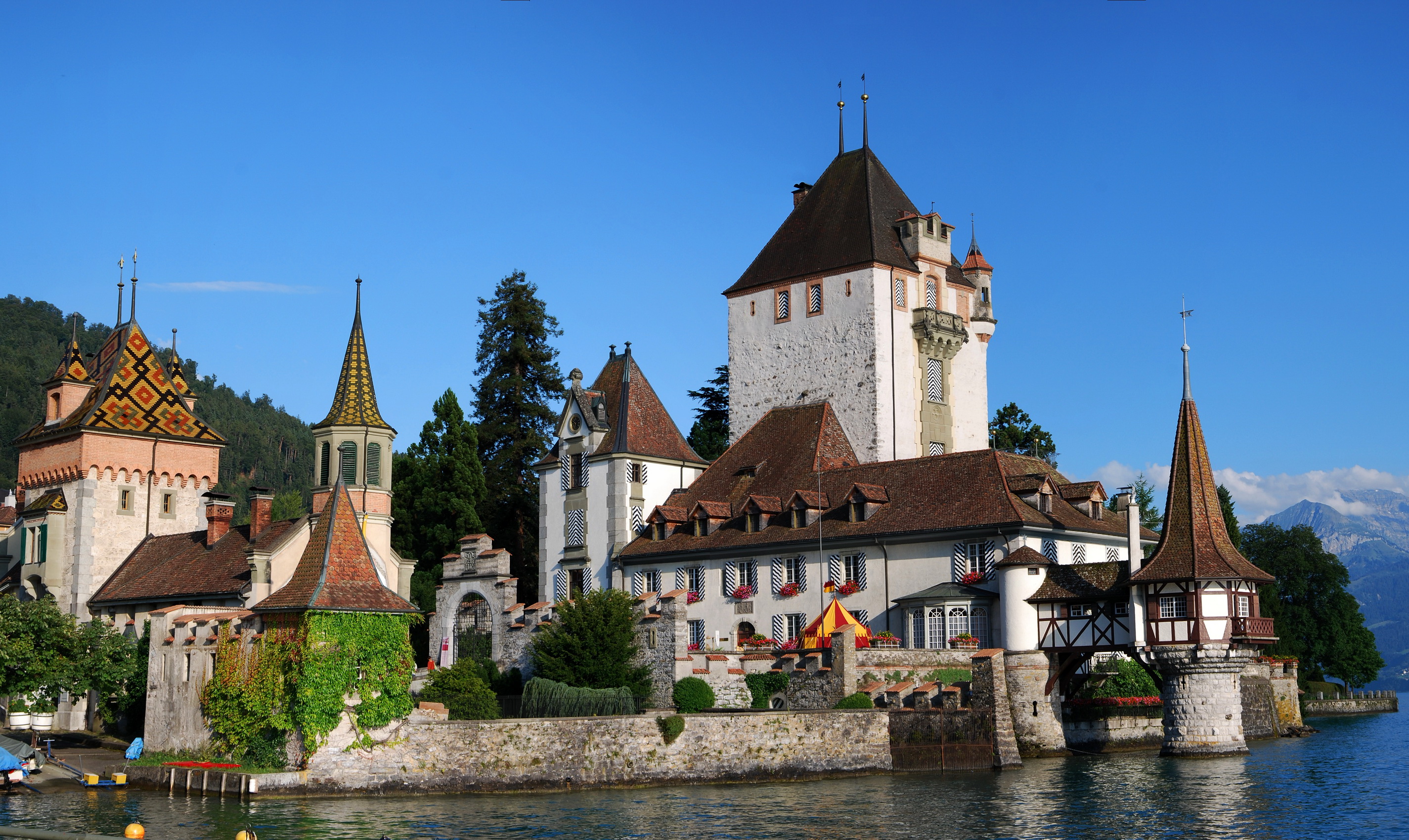 Замок оберхофен швейцария