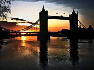 Tapety na pulpit Most Wielka Brytania Wschody i zachody słońca Sylwetki Wieże Miasta