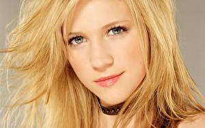 Tapety na pulpit Brittany Snow
