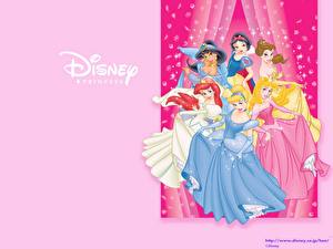 Обои Disney принцессы в красивых платьях