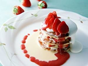 Pictures Confectionery Little cakes Strawberry Food