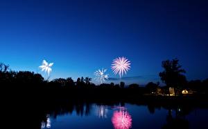 Hintergrundbilder Feiertage Feuerwerk