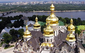 Bureaubladachtergronden Tempel Oekraïne een stad