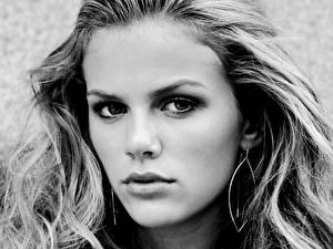 Pictures Brooklyn Decker young woman