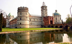 Fonds d'écran Château fort Pologne Villes