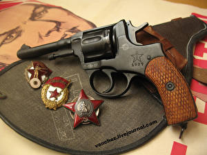 Picture Pistols Revolver military