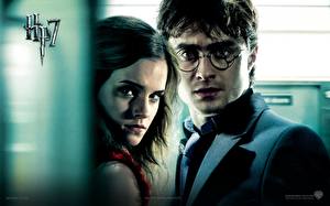 Обои Гарри Поттер Гарри Поттер и Дары Смерти Дэниэл Рэдклифф Emma Watson Фильмы