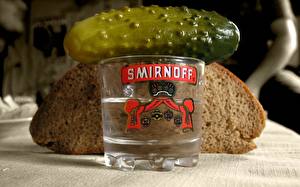 Bureaubladachtergronden Komkommers Wodka Borrelglas spijs