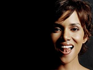 Tapety na pulpit Halle Berry