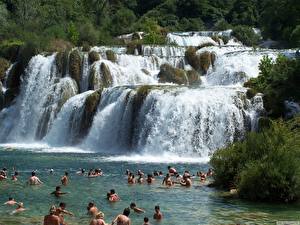 Bakgrundsbilder på skrivbordet Ett vattenfall Kroatien Natur