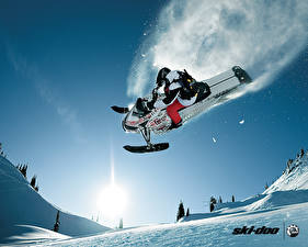 Фотография Снегоходы Летит Снега спортивная