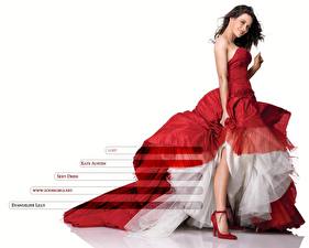 Картинки Evangeline Lilly в красном платье