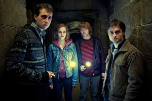 Papel de Parede Desktop Harry Potter Harry Potter e os Talismãs da Morte Daniel Radcliffe Emma Watson Filme