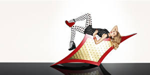 Sfondi desktop Lily Donaldson Scarpe con tacco Vestito Collant Ragazze