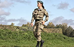 Pictures Wearing boots Army