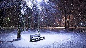 Bakgrundsbilder på skrivbordet Årstiderna Vinter Snö Trädgårdsbänk Gatubelysning Natur