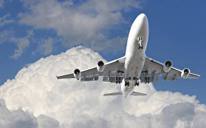 Bakgrunnsbilder Et fly Passasjerfly Boeing Boeing-747