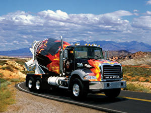 Bureaubladachtergronden Vrachtauto Mack Trucks automobiel