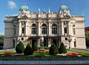 Bureaubladachtergronden Polen Krakau Juliusz Slowacki Theatre een stad