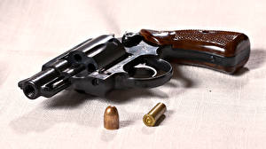Bureaubladachtergronden Pistolen Revolver