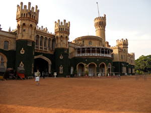 Bureaubladachtergronden India Bangalore Palace een stad