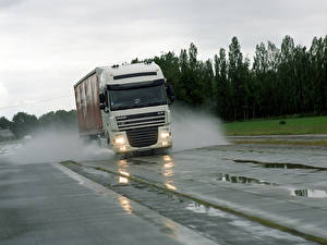 Bureaubladachtergronden Vrachtauto DAF Trucks automobiel