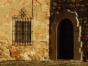 Фото Из камня Стена Двери Окно Города