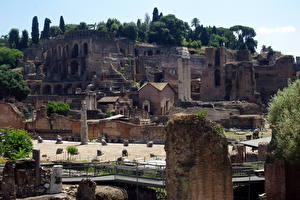 Картинки Известные строения Roman Forum развалины Рим, Италия город