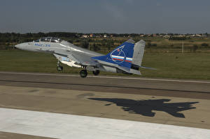 Hintergrundbilder Flugzeuge Jagdflugzeug RSK MiG-35