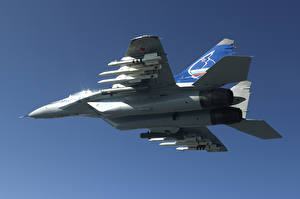 Bureaubladachtergronden Vliegtuigen Jachtvliegtuig MiG-35 Luchtvaart