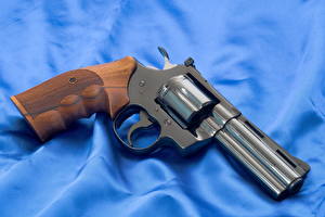 Bakgrundsbilder på skrivbordet Pistol Revolver Colt 357 magnum