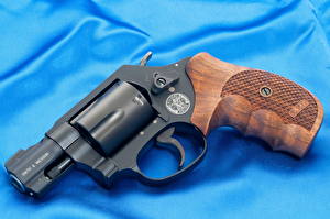 Bakgrundsbilder på skrivbordet Pistoler Revolver Smith & Wesson MP360