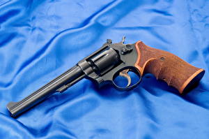 Bakgrundsbilder på skrivbordet Pistoler Revolver Smith & Wesson K22