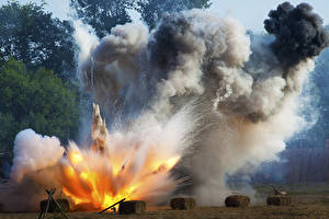 Bilder Explosion Militär