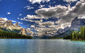 Bureaubladachtergronden Een meer Canada Nationaal park Jasper Maligne Lake Natuur