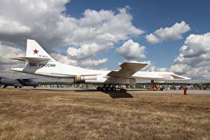 Bureaubladachtergronden Vliegtuigen Tupolev Tu-160 Luchtvaart