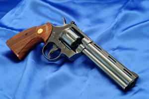 Bureaubladachtergronden Pistolen Revolver Colt Python 6 Militair