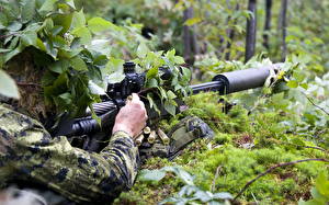 Картинки Солдаты Снайперская винтовка Снайперы Маскировка военные