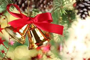 Images Holidays Christmas Handbell Pine cone