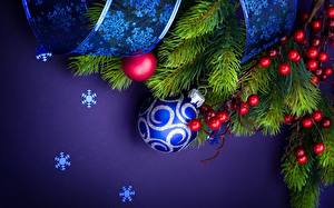 Bureaubladachtergronden Feestdagen Kerst Ballen Boomtakken Kerstboom