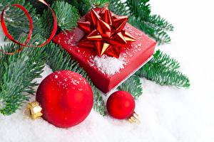Bureaubladachtergronden Feestdagen Nieuwjaar Cadeau Ballen Boomtakken Kerstboom