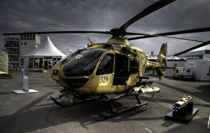 Bureaubladachtergronden Helikopters EC 635- ILA Luchtvaart