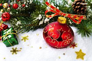Fonds d'écran Jour fériés Nouvel An Boules Branche Sapin de Noël