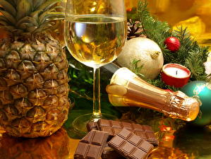 Fondos de escritorio Día festivos Año Nuevo Champán Piñas Vaso de vino