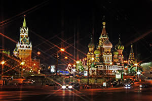 Картинка Москва Храмы Ночь Лучи света Уличные фонари Города