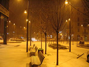 Обои Италия Ночь Скамейка Уличные фонари Снеге Милан город